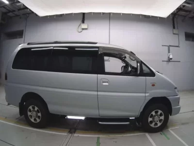 Mitsubishi DELICA