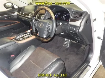 Lexus LS