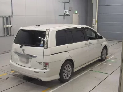 Toyota ISIS