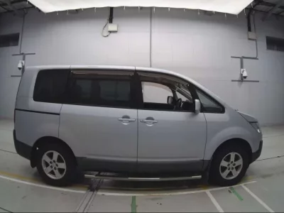 Mitsubishi DELICA D5
