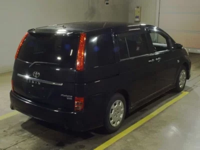 Toyota ISIS