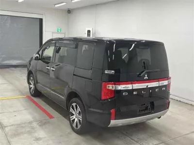 Mitsubishi DELICA D5