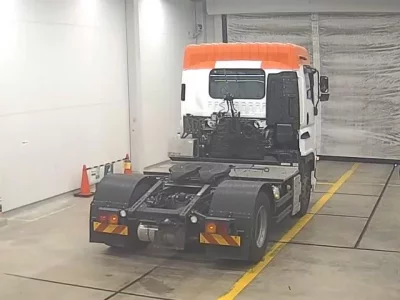 Isuzu TRUCK