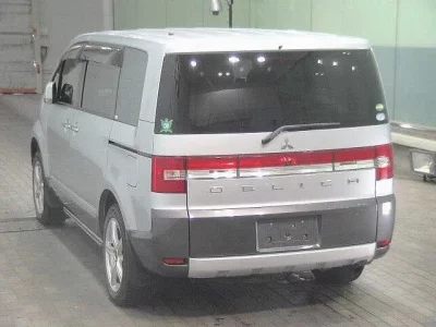 Mitsubishi DELICA D5