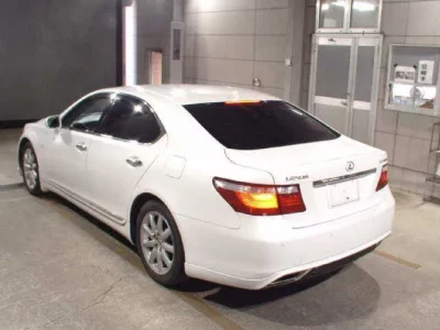 Lexus LS