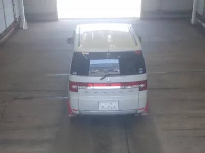 Mitsubishi DELICA D5