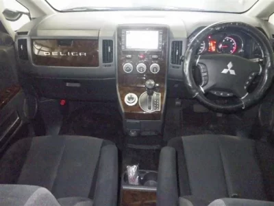 Mitsubishi DELICA D5