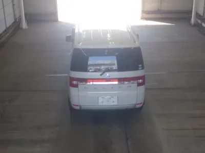 Mitsubishi DELICA D5