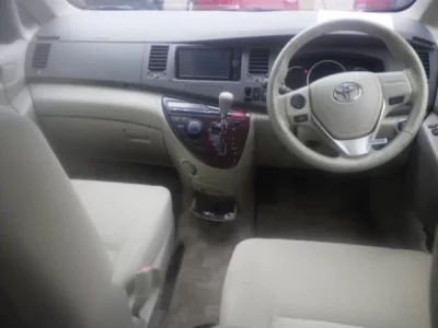 Toyota ISIS