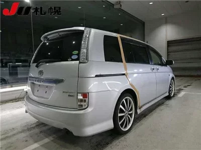 Toyota ISIS