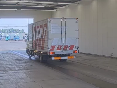 Nissan TRUCK