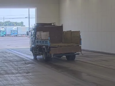 Nissan TRUCK