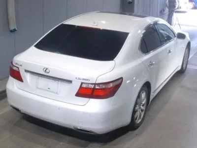 Lexus LS
