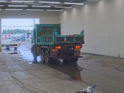 Nissan TRUCK