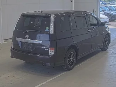 Toyota ISIS