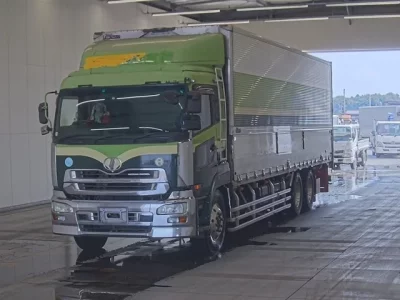 Nissan TRUCK