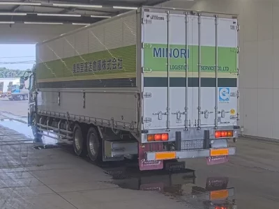 Nissan TRUCK