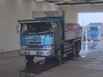 Nissan TRUCK