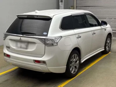 Mitsubishi OUTLANDER PHEV