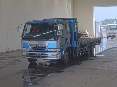 Nissan TRUCK