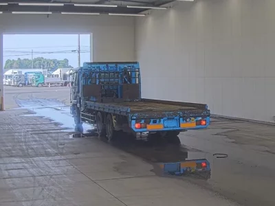 Nissan TRUCK