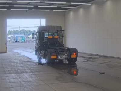 Nissan TRUCK