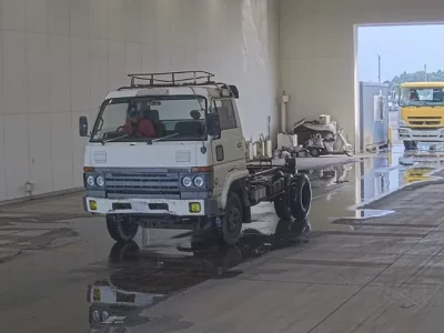 Nissan TRUCK