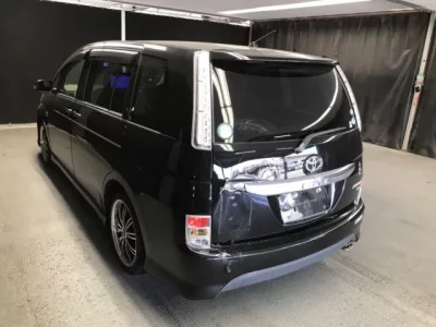 Toyota ISIS
