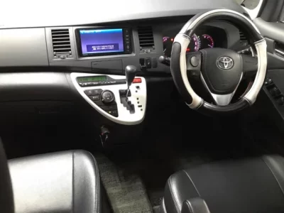 Toyota ISIS