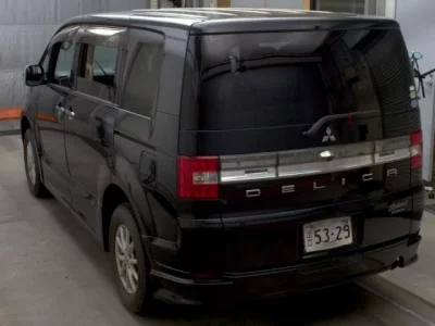 Mitsubishi DELICA D5