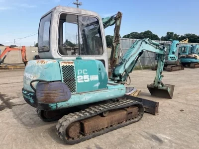 KOMATSU PC25-1