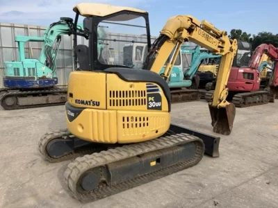 KOMATSU PC30UU-5