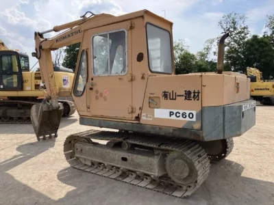 KOMATSU PC60-2