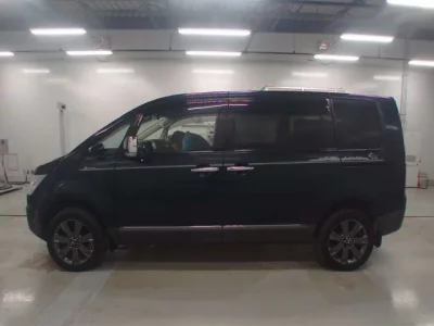 Mitsubishi DELICA D5