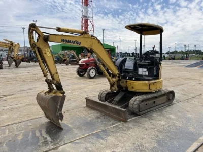 KOMATSU PC30MR-2