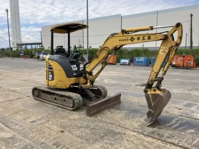 KOMATSU PC30MR-2