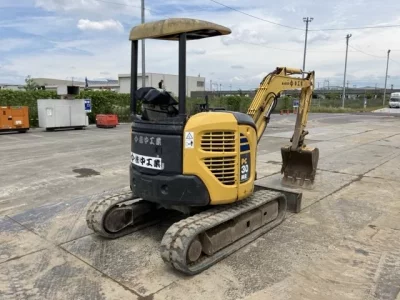 KOMATSU PC30MR-2
