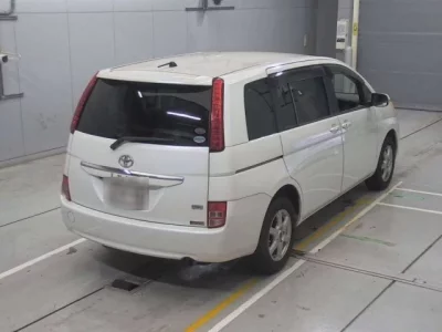 Toyota ISIS