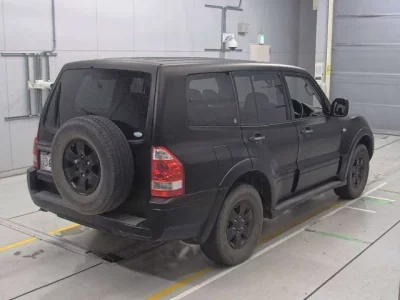 Mitsubishi PAJERO
