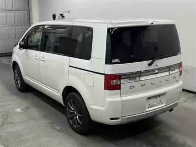 Mitsubishi DELICA D5