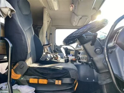 Hino TRUCK