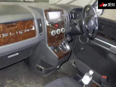Mitsubishi DELICA D5