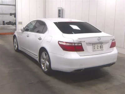 Lexus LS