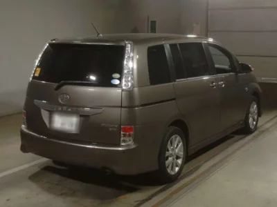 Toyota ISIS