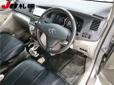 Toyota ISIS
