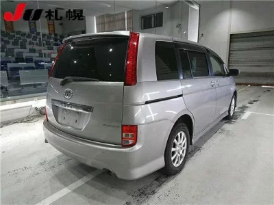Toyota ISIS