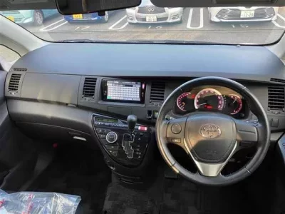 Toyota ISIS