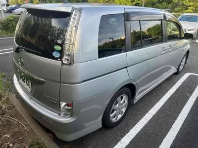 Toyota ISIS