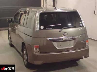 Toyota ISIS