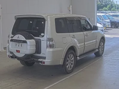 Mitsubishi PAJERO